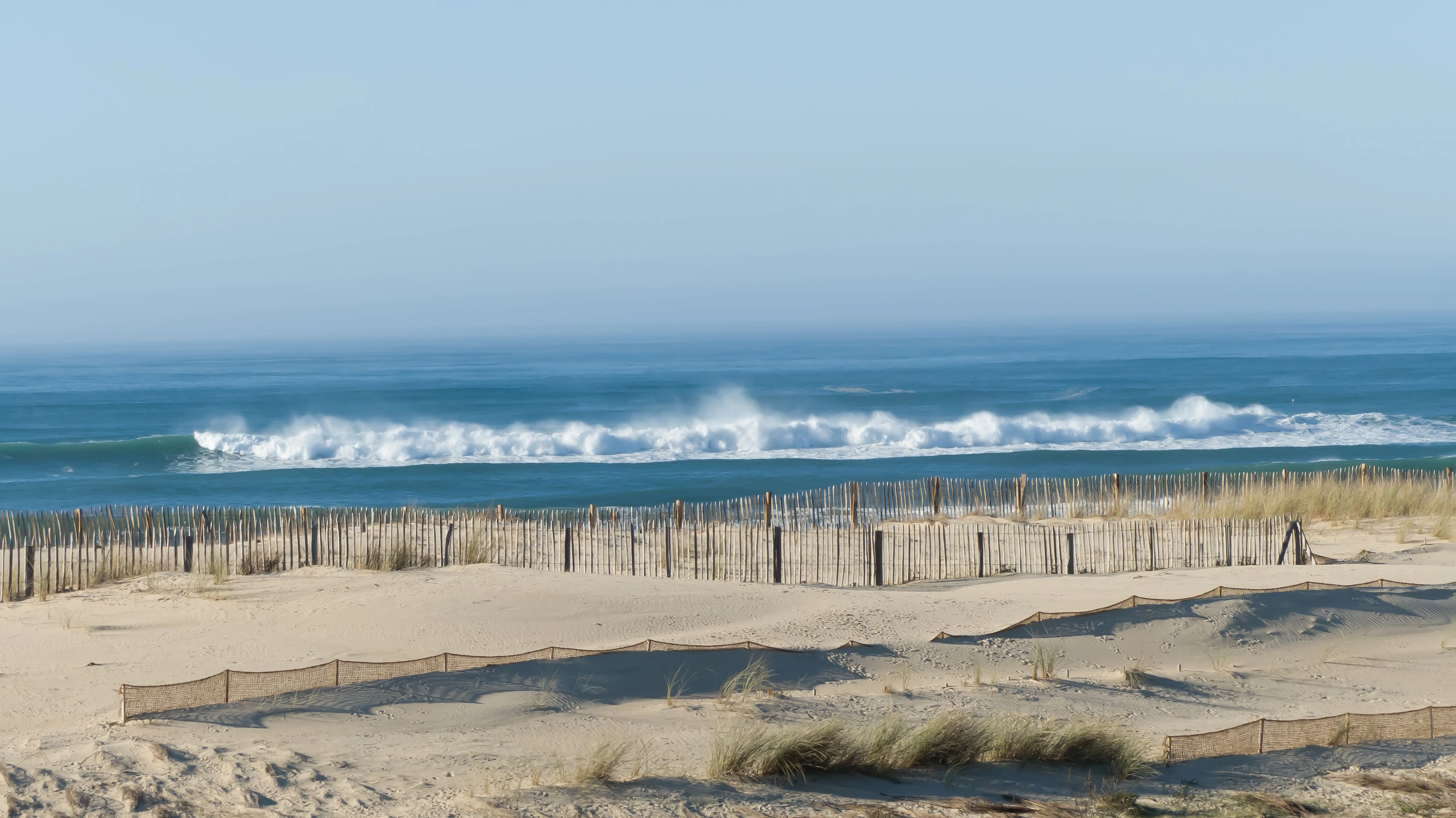 Plage sauvage de Biscarrosse pour un road trip en van depuis Bordeaux