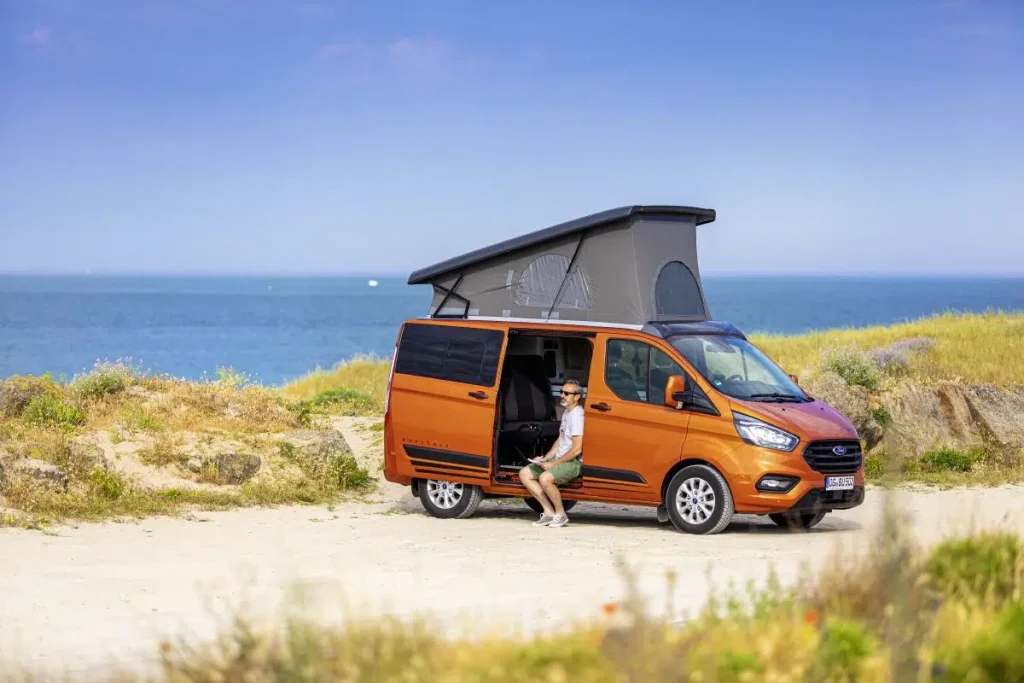 van en bord de mer