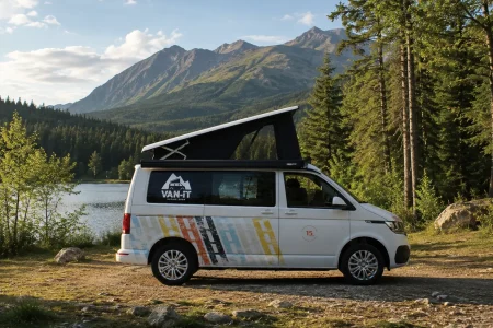 Van aménagé Trekker VAN-IT blanc avec toit relevable ouvert