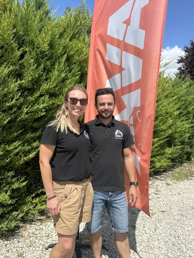 Laëticia & Romain, responsable de l’agence VAN-IT
